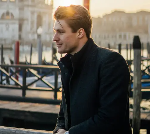 perbedaan-gaya-formal-dan-smart-casual-di-casino